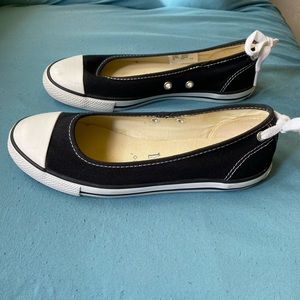 Black and white converse